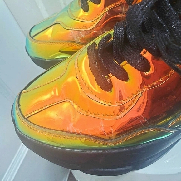 Cape Robbin Women's Holographic Iridescent Gold Sneakers 🌴 - Picture 6 of 12